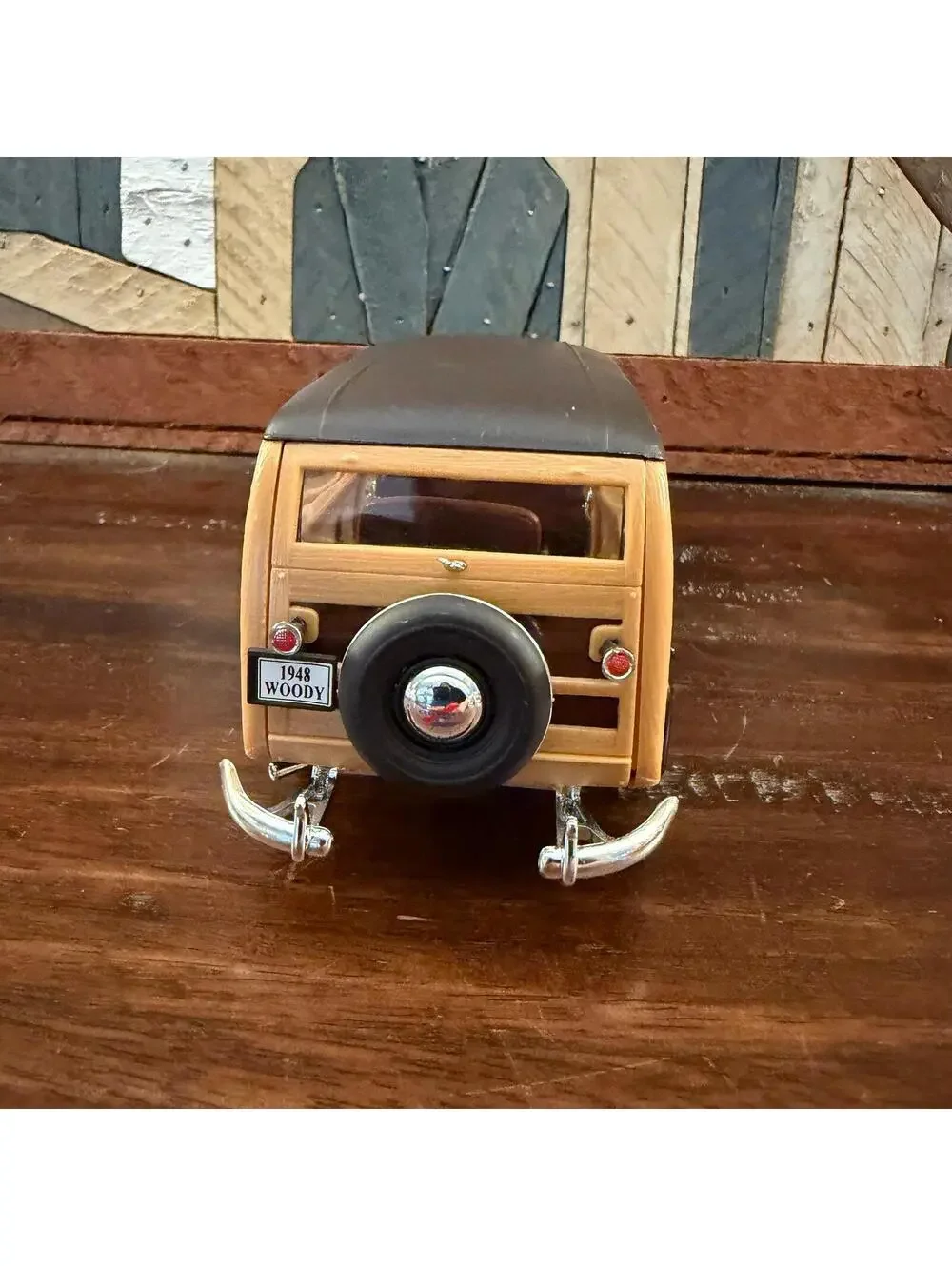 Welly 1948 Chevrolet Fleetmaster Woody Wagon Diecast 1:24 Black/Brown